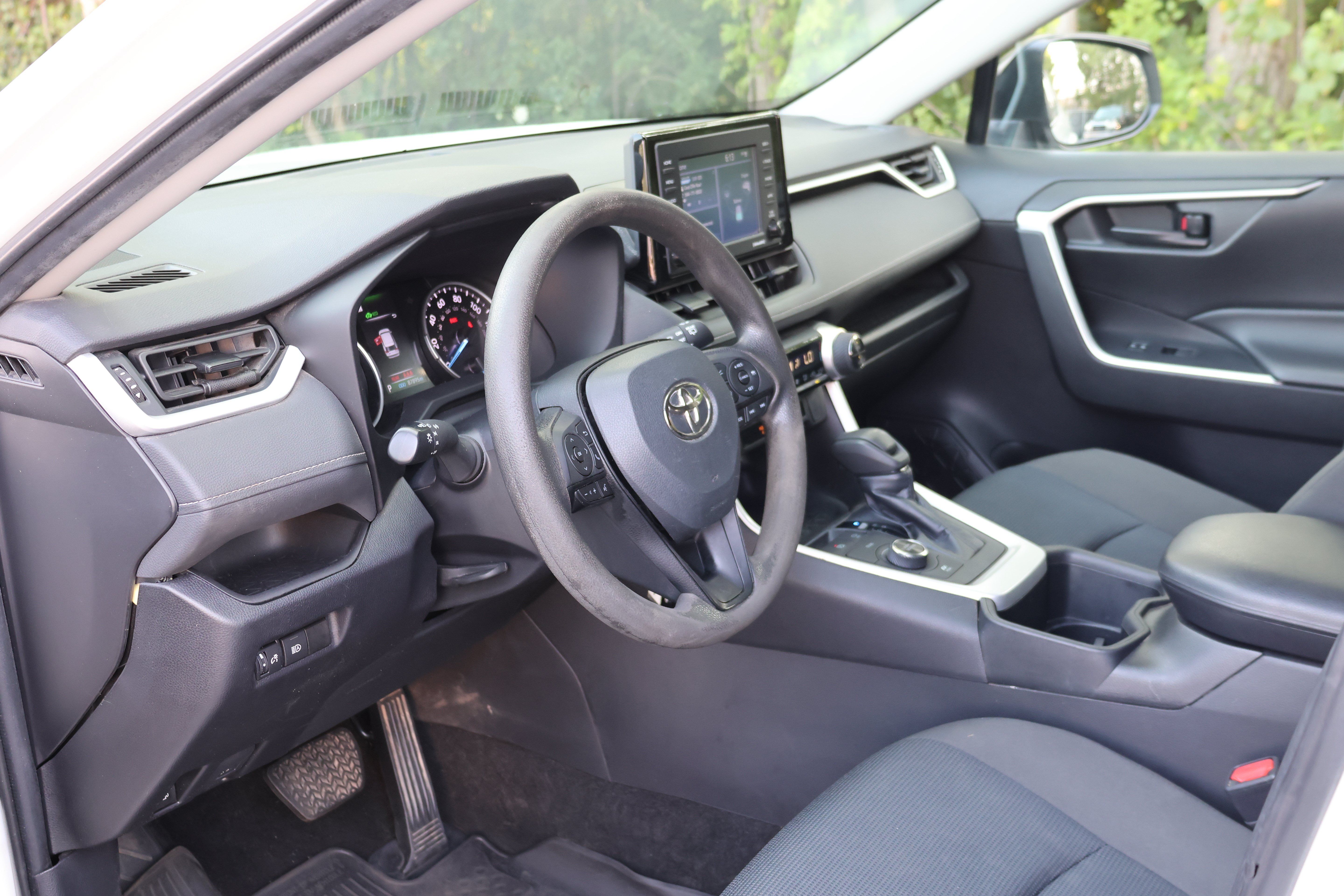 Used 2022 Toyota RAV4 LE AWD/4WD image 27