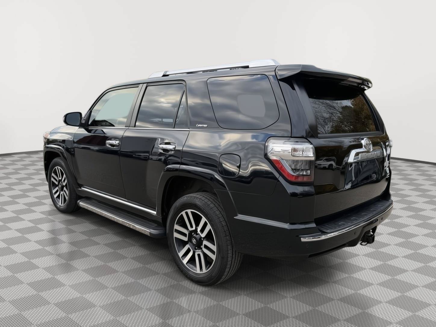 Used 2022 Toyota 4Runner Limited AWD/4WD image 5