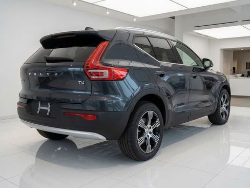 Used 2021 Volvo XC40 T4 Inscription FWD image 4