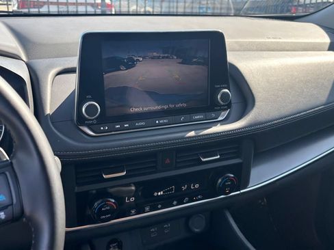 Used 2025 Nissan Rogue SV FWD image 25