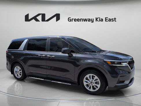 Certified 2023 Kia Carnival LX FWD image 3