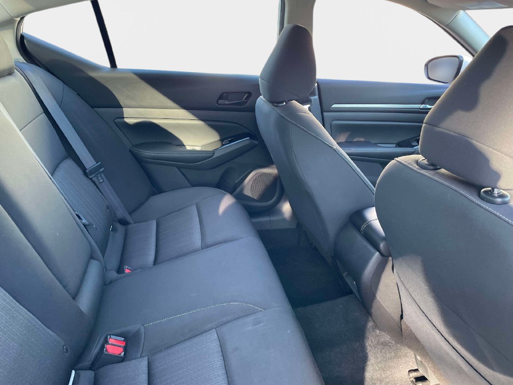 Used 2023 Nissan Altima 2.5 SV FWD image 12