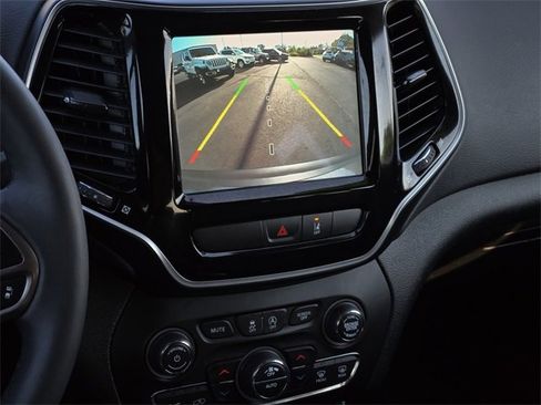 Used 2022 Jeep Cherokee Limited image 20