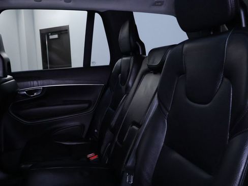 Used 2020 Volvo XC90 T6 Momentum image 18