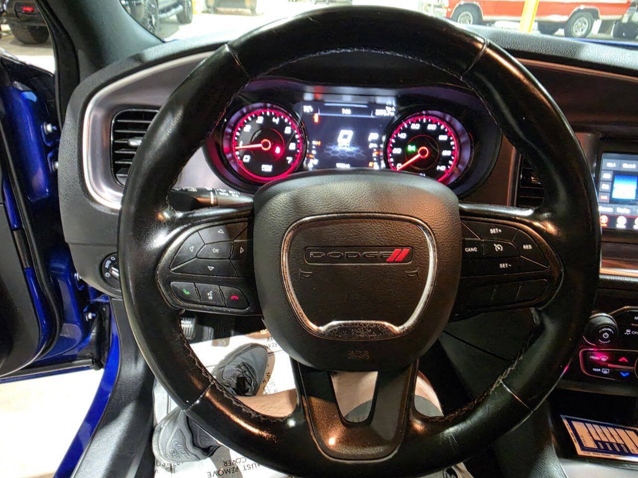 Used 2020 Dodge Charger SXT w/ Blacktop Package RWD image 38