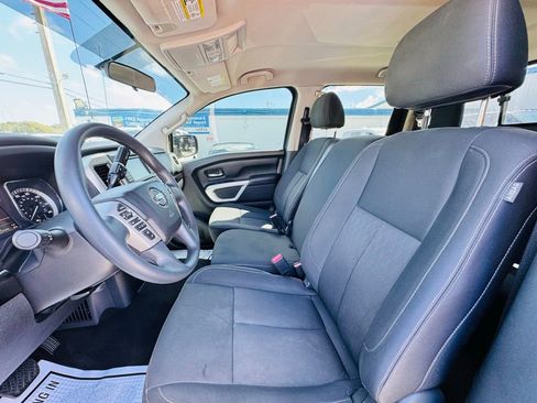 Used 2019 Nissan Titan SV image 11