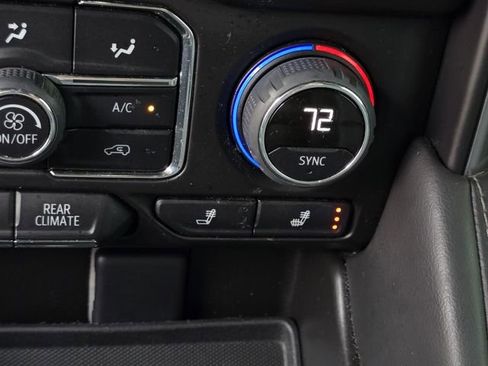 Used 2022 Chevrolet Suburban LT image 22