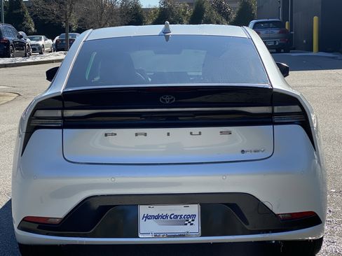 Used 2025 Toyota Prius XSE image 22