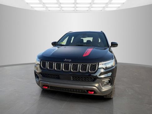 Used 2025 Jeep Compass Trailhawk w/ Sun & Sound Group AWD/4WD image 8