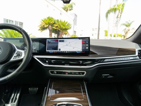 Used 2025 BMW X7 M60i w/ Executive Package AWD/4WD image 37