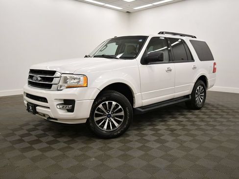 Used 2017 Ford Expedition XLT w/ Equipment Group 202A AWD/4WD image 2
