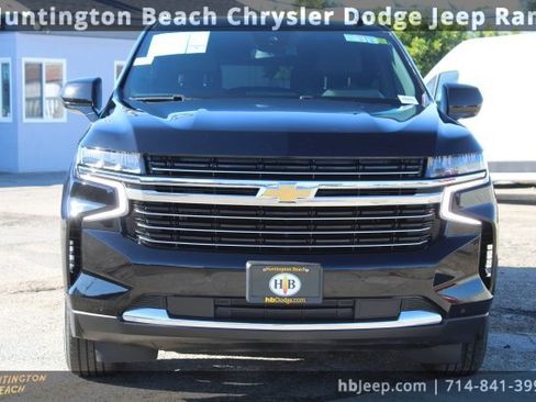 Used 2023 Chevrolet Suburban LT image 2