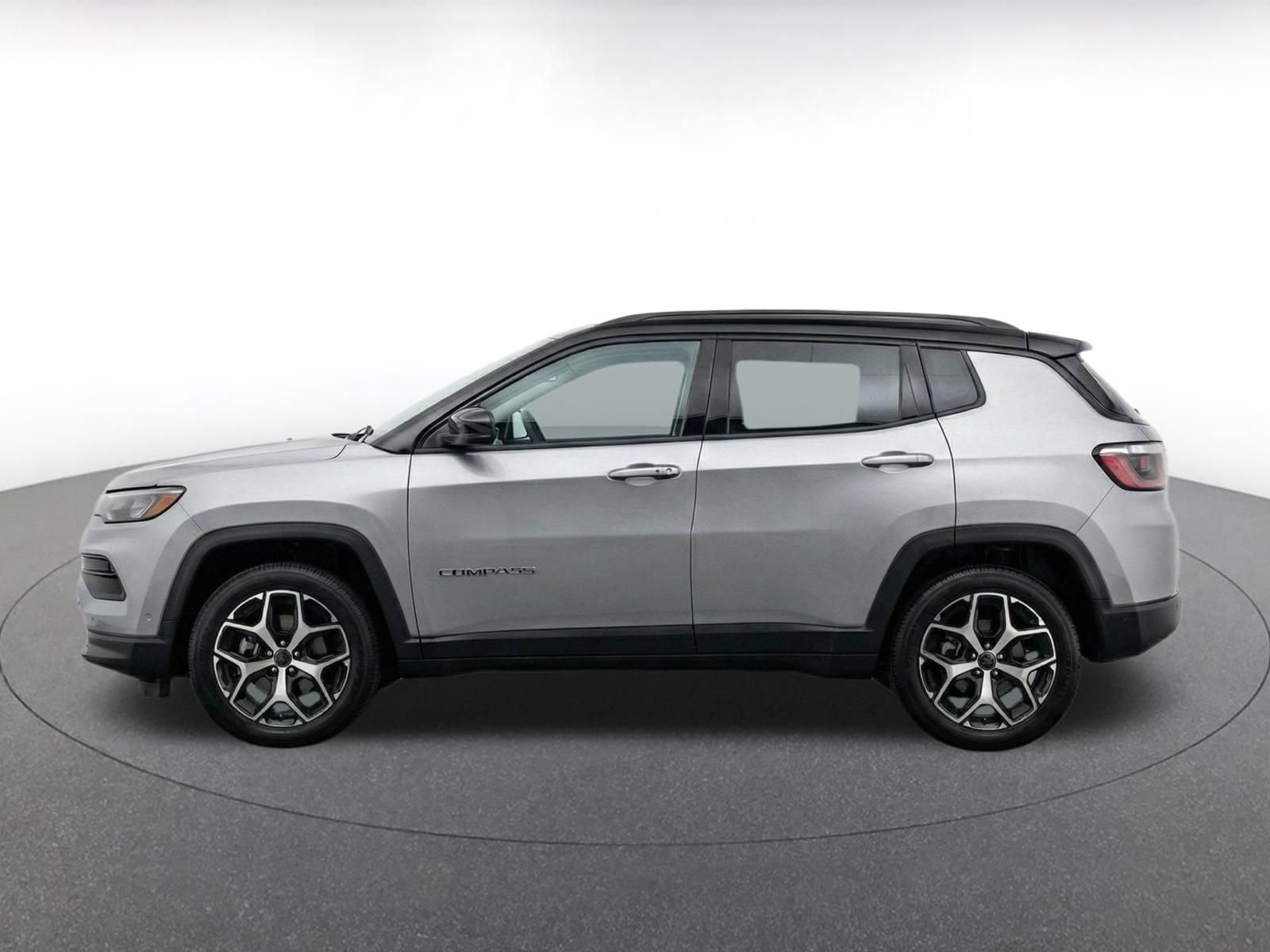 Used 2025 Jeep Compass Limited AWD/4WD image 4