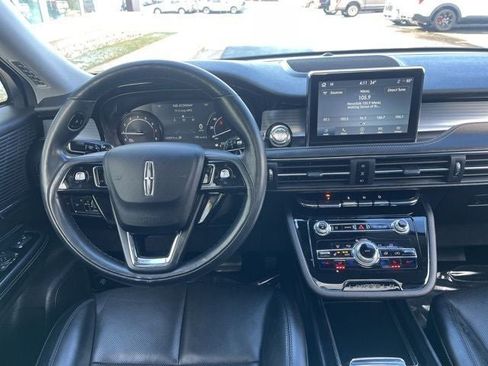 Used 2022 Lincoln Corsair Standard w/ Premium Package image 17