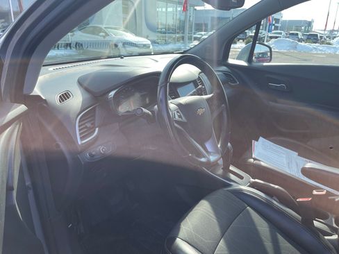 Used 2019 Chevrolet Trax LT w/ LT Convenience Package image 8