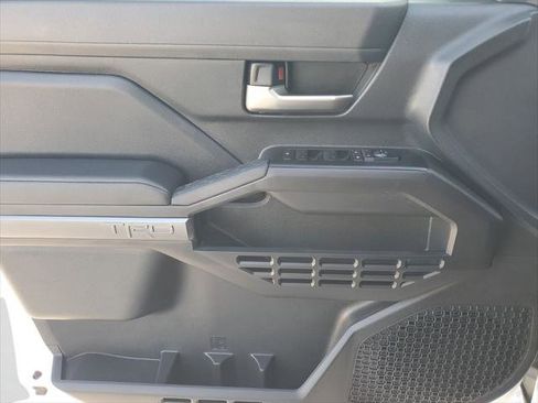 Certified 2025 Toyota Tacoma TRD Off-Road AWD/4WD image 22