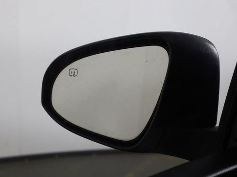 Used 2017 Toyota Corolla LE FWD image 37
