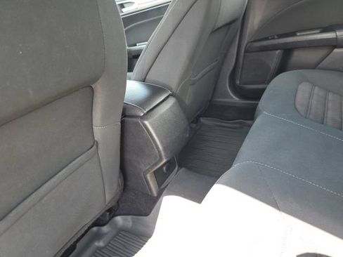 Used 2017 Ford Fusion SE FWD image 27