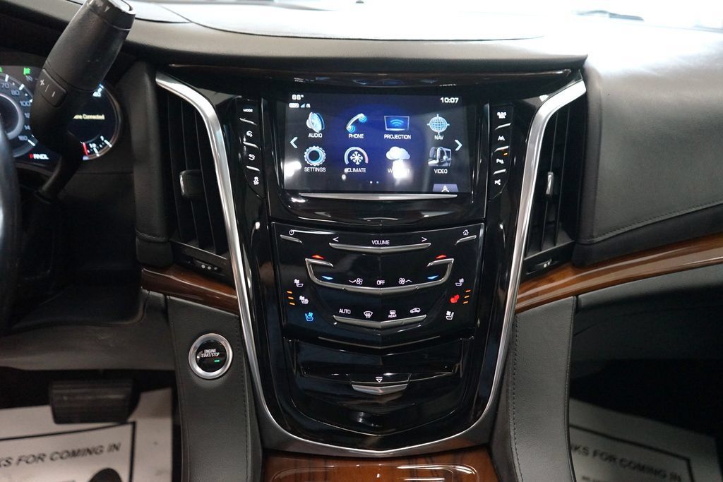 Used 2018 Cadillac Escalade Luxury AWD/4WD image 8