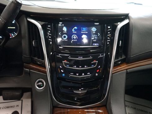 Used 2018 Cadillac Escalade Luxury AWD/4WD image 8