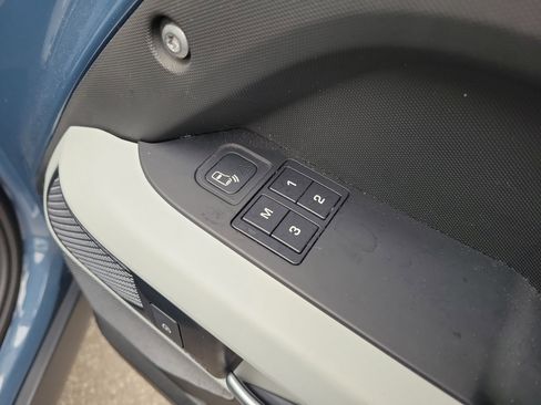 Used 2020 Land Rover Defender 110 SE image 11