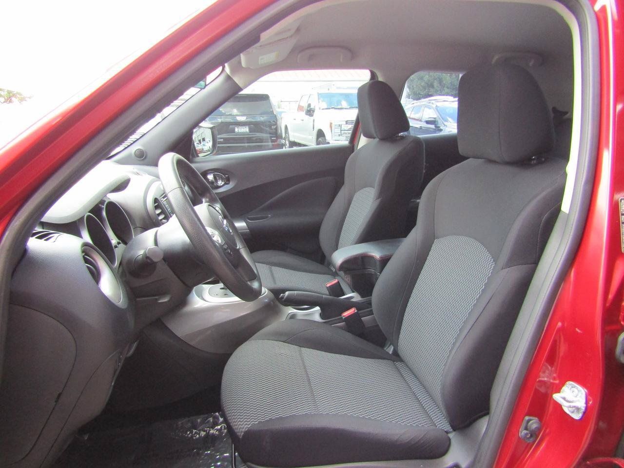 Used 2016 Nissan Juke S FWD image 8