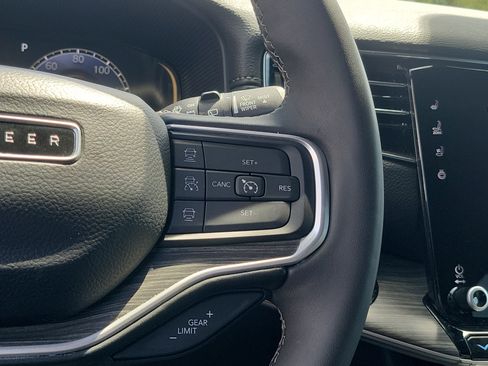 Used 2024 Jeep Wagoneer Series III image 29