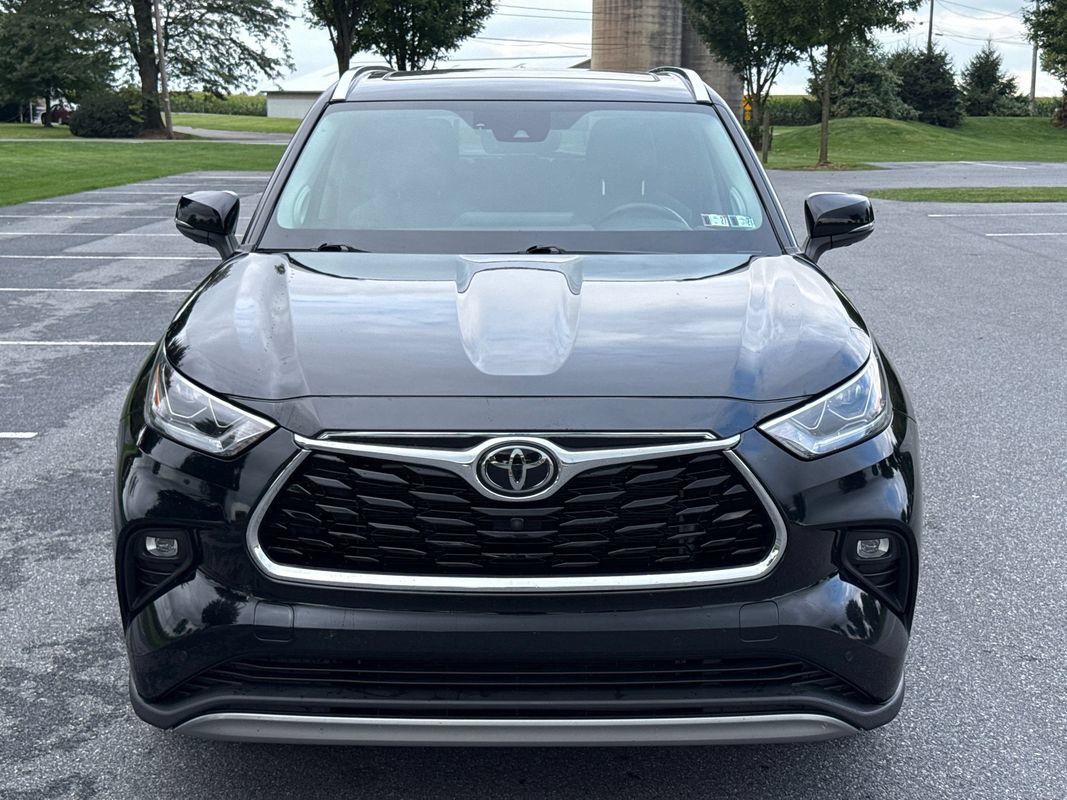 Used 2022 Toyota Highlander Platinum AWD/4WD image 3