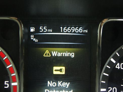 Used 2018 Nissan Titan SV w/ SV Convenience Package AWD/4WD image 41