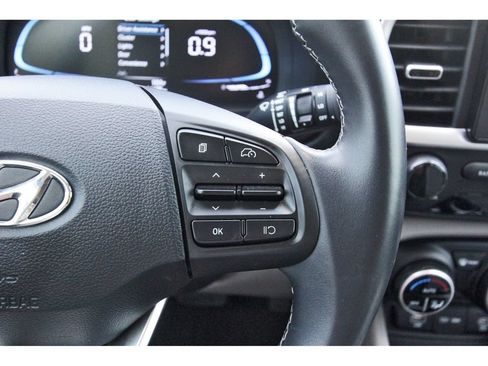 Certified 2025 Hyundai Venue SEL FWD image 19
