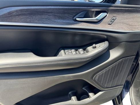 Used 2023 Jeep Grand Cherokee L Limited AWD/4WD image 14