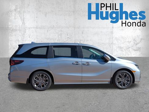 New 2026 Honda Odyssey Touring image 2