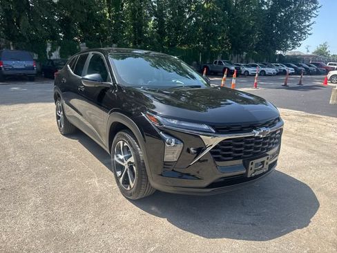 Used 2025 Chevrolet Trax RS FWD image 7