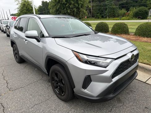 Used 2025 Toyota RAV4 XLE w/ Convenience Package AWD/4WD image 26