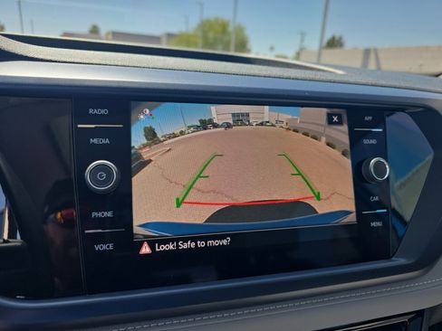 Certified 2024 Volkswagen Taos SE FWD image 29