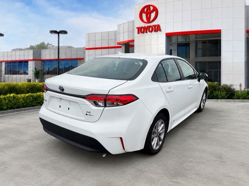 Used 2025 Toyota Corolla LE w/ LE Premium Package AWD/4WD image 7