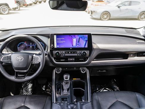Certified 2024 Toyota Grand Highlander FWD image 13