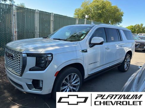 Used 2022 GMC Yukon XL Denali AWD/4WD image 1