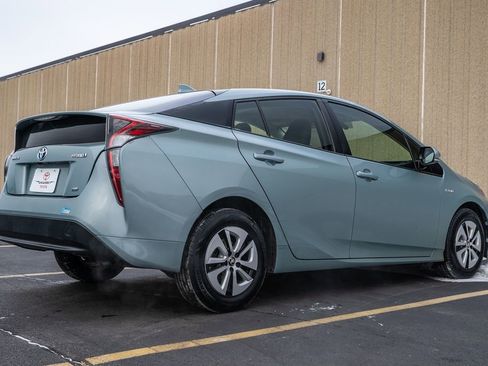 Used 2016 Toyota Prius Three image 7