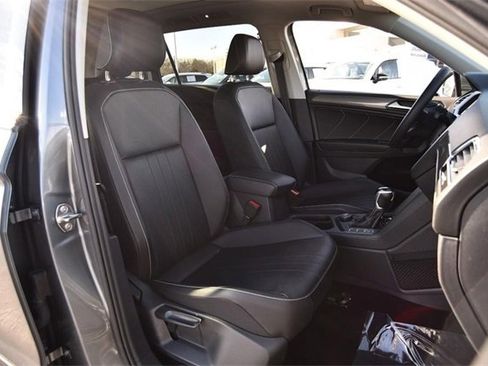 Certified 2022 Volkswagen Tiguan SE w/ Panoramic Sunroof Package image 19