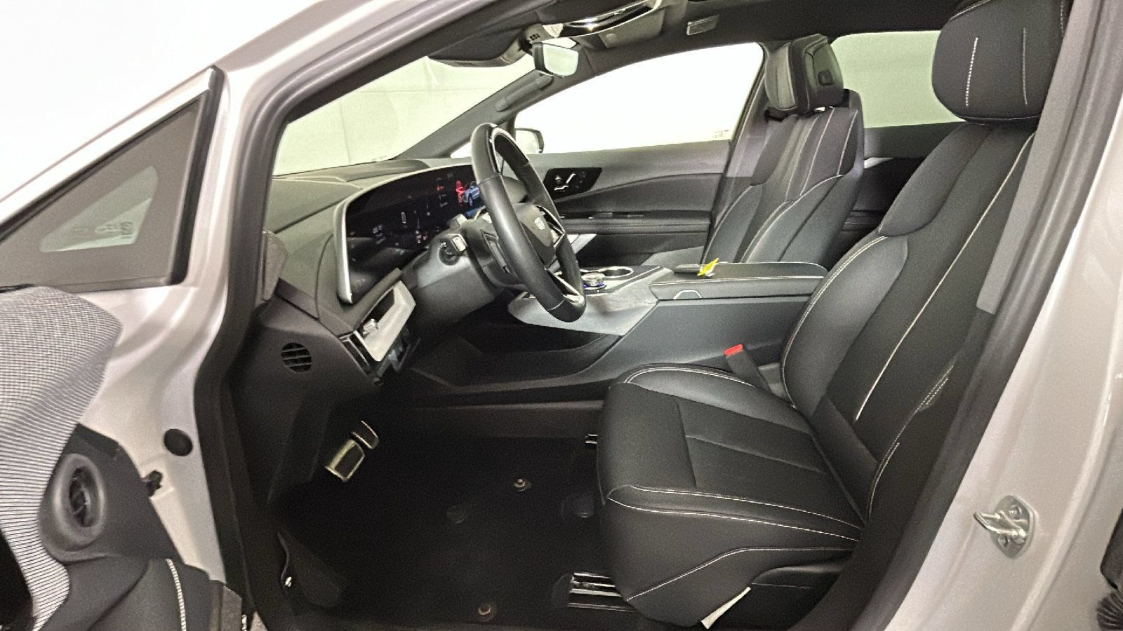 Used 2025 Cadillac Optiq Luxury 2 w/ LPO, Floor Liner Package AWD/4WD image 14
