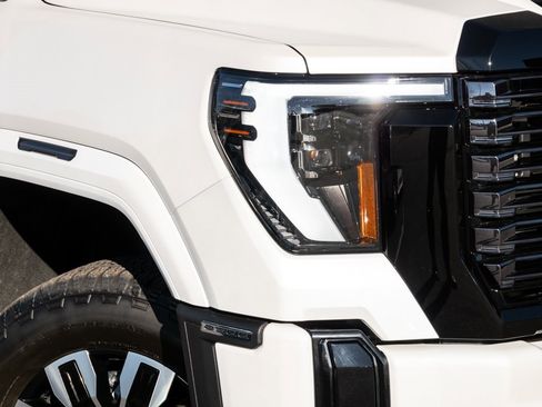 Used 2025 GMC Sierra 2500 Denali Ultimate w/ Max Trailering Package image 36