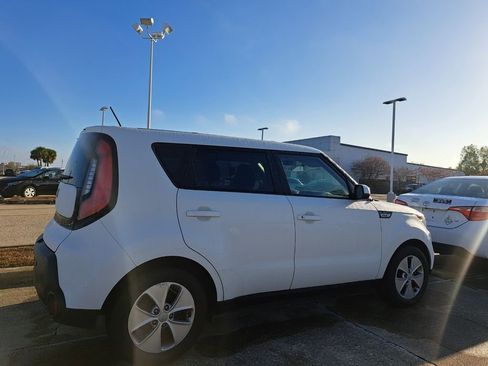 Used 2016 Kia Soul image 4