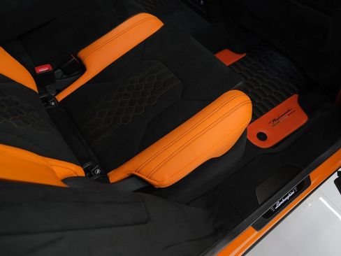 Used 2023 Lamborghini Urus Performante AWD/4WD image 38