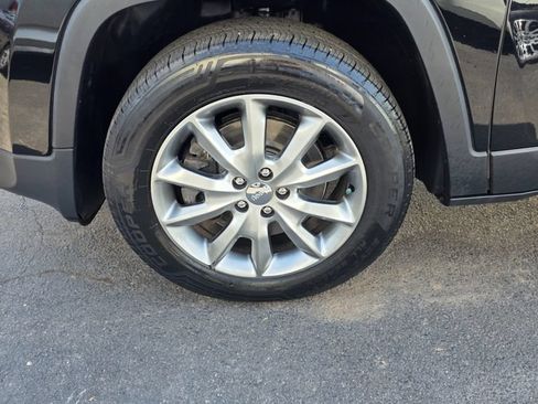 Used 2018 Jeep Cherokee Limited AWD/4WD image 50