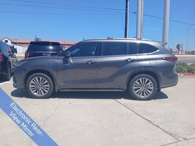 Used 2020 Toyota Highlander Platinum AWD/4WD image 6