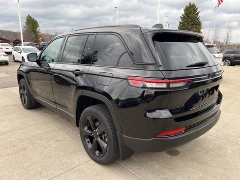 Certified 2024 Jeep Grand Cherokee Altitude image 4