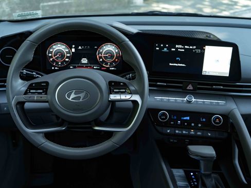 Used 2024 Hyundai Elantra SEL w/ Convenience Package FWD image 19