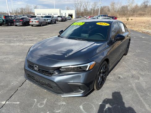 Used 2024 Honda Civic Sport image 2