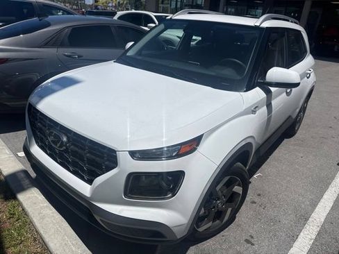 Used 2026 Hyundai Venue SEL FWD image 1